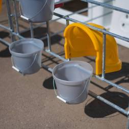 Колпак защитный для фермерского ведра пластиковый