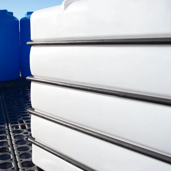 Емкость K 3000л под плотность до 1.2 г/см3 белая в обрешетке