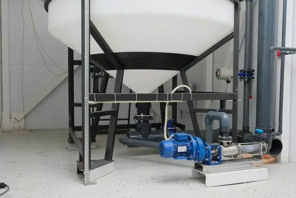 Емкость ЦКТ 3000 л с патрубком 160мм с фланцем белая