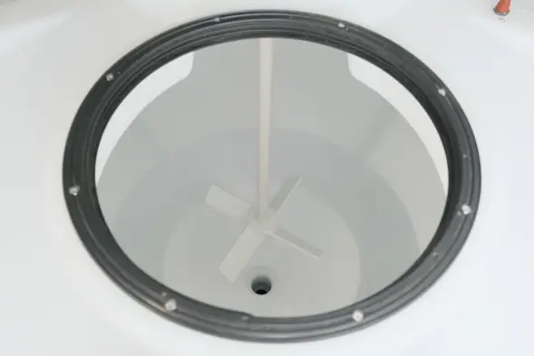 Емкость ЦКТ 3000 л с патрубком 160мм с фланцем под плотность до 1,2 г/см³ белая