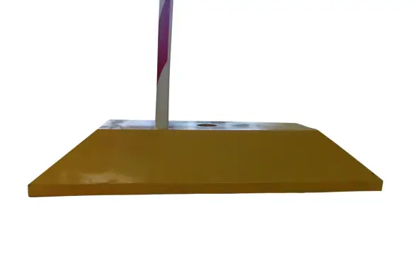 Делиниатор дорожный резиновый ДДР-610 (сепаратор) со столбиком сигнальным и светофильтром (красные полосы)