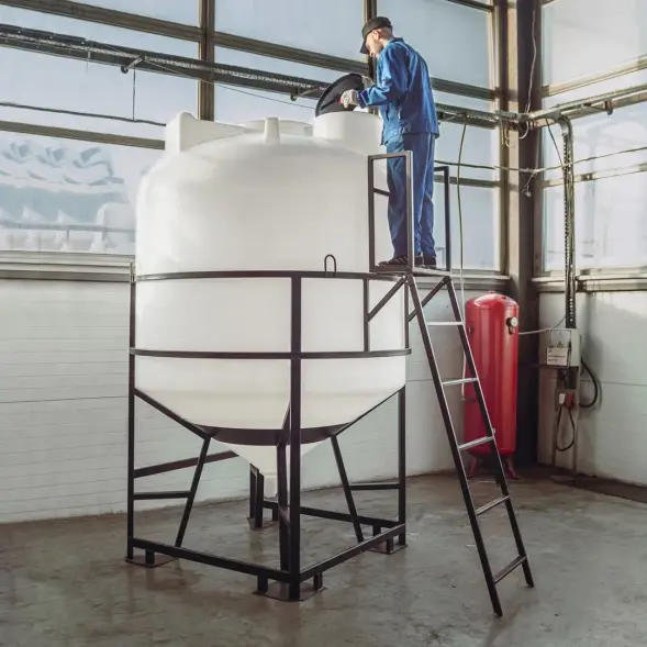 Емкость ЦКТ 5000 л с патрубком 160мм с фланцем под плотность до 1,2 г/см3 белая в обрешетке